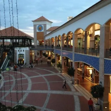 Ria Center - Left Faro