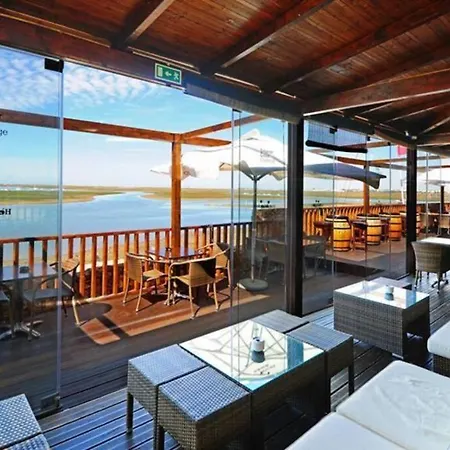 Ria Center - Left 公寓 *