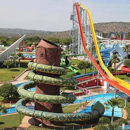 Ria Center - Left 公寓 *